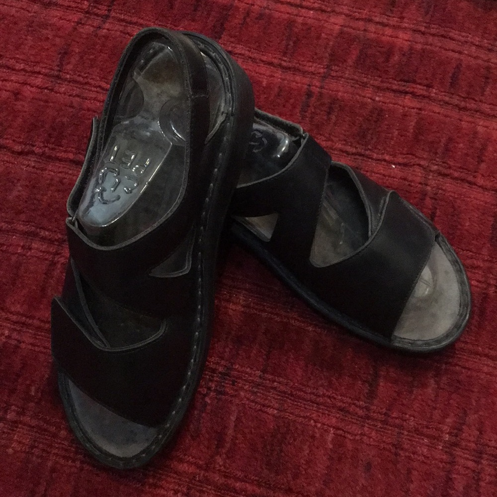 Black Mobil’s sandals, size 39